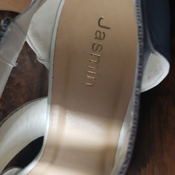 Shoes - Picture 7 of 8